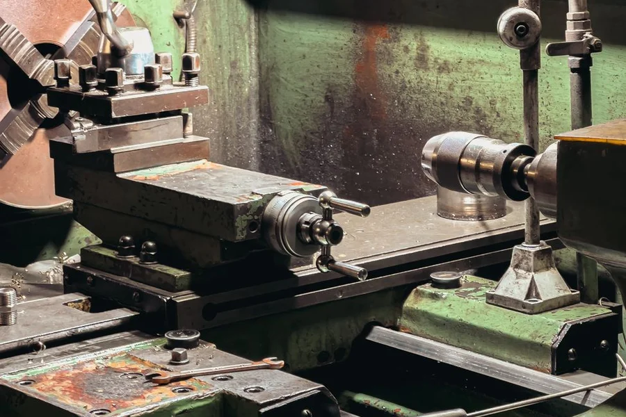 Metal lathe machining steel parts